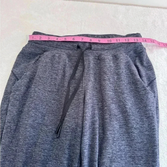 Lululemon Ready to Rulu Jogger 29”
Heathered Raceway Grey / Black size 6 - Picture 10 of 13